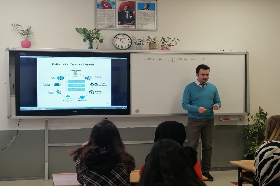 İstanbul'da Lise Öğrencilerine Yönelik Seminerlerimiz Devam Ediyor
