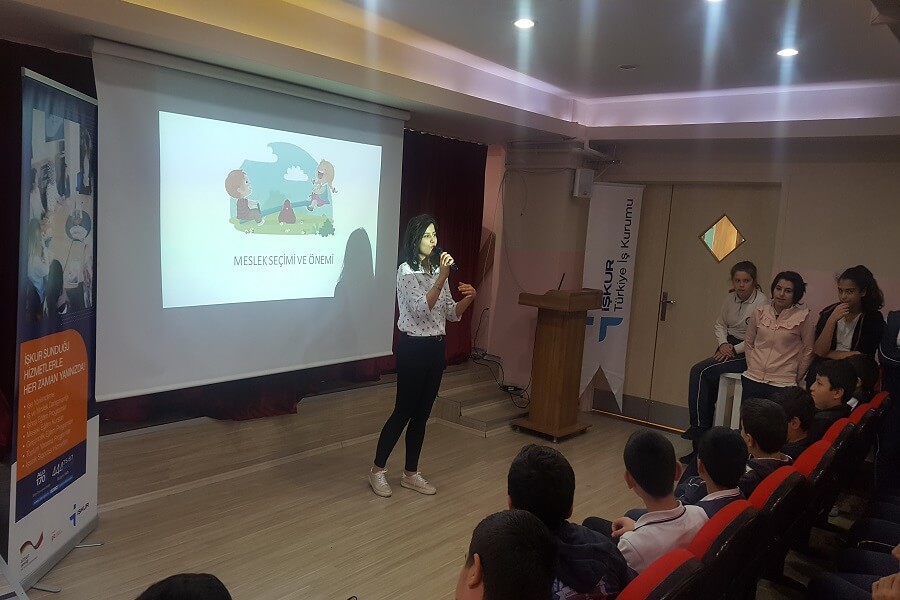 İstanbul'da Öğrencilere “Meslek Seçimi ve Önemi” Semineri Verdik haber kapak görseli