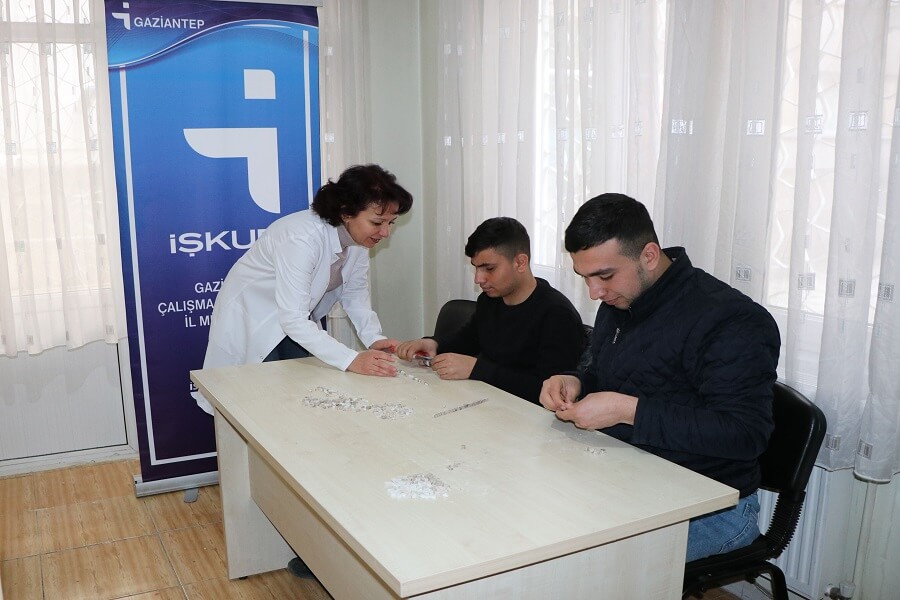 Gaziantep'te Görme Engellilere Yönelik “Yüzey Süslemecisi” Kursu haber kapak görseli