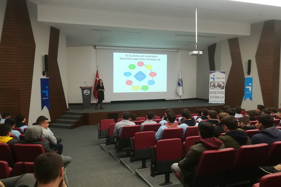 Manisa'da Öğrencilere İş Arama Becerileri Semineri Verdik