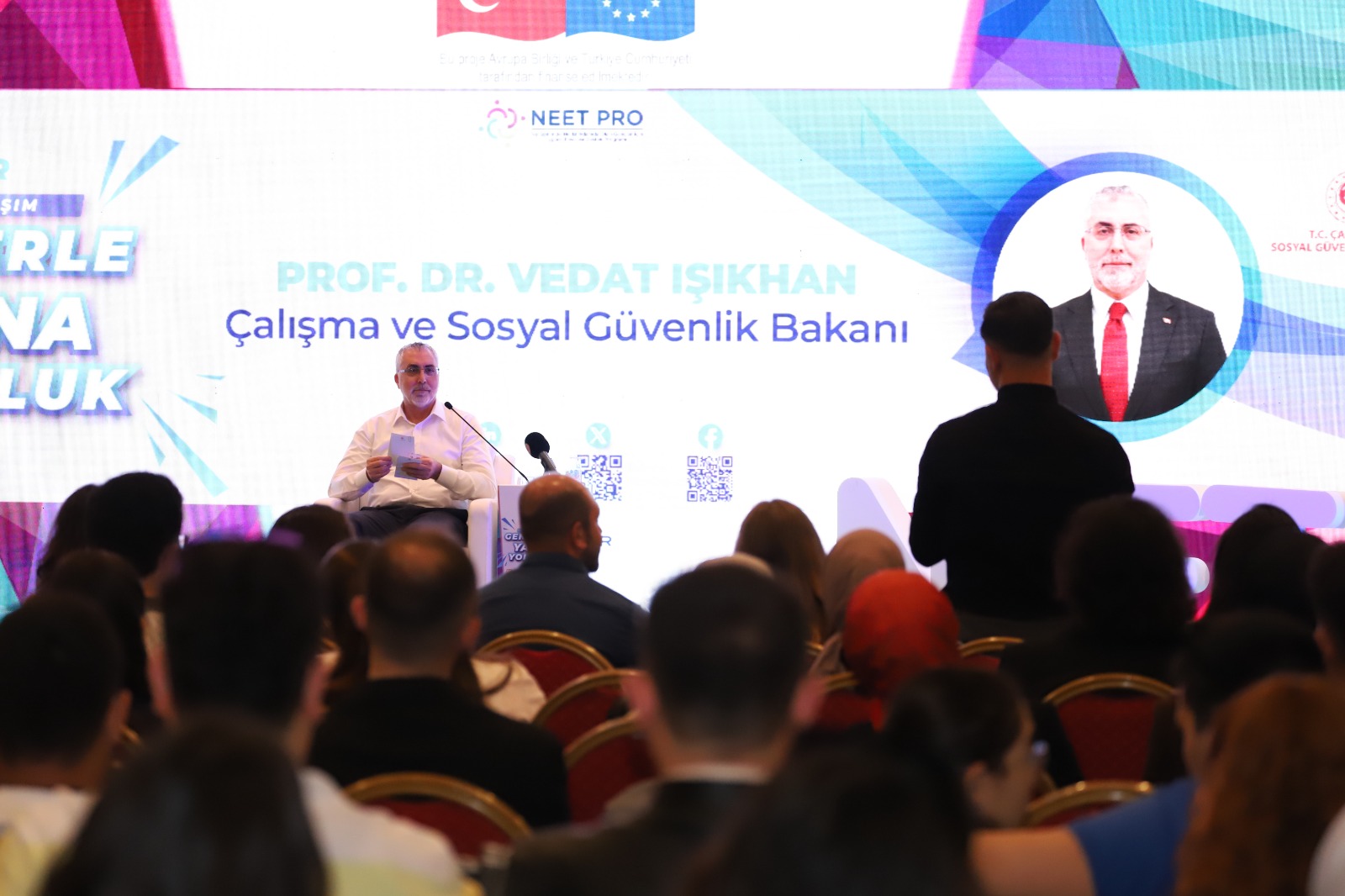 Bakan Işıkhan, “İŞKUR Yol Arkadaşım, Gençlerle Yarına Yolculuk” Etkinliğinde Gençlerle Buluştu