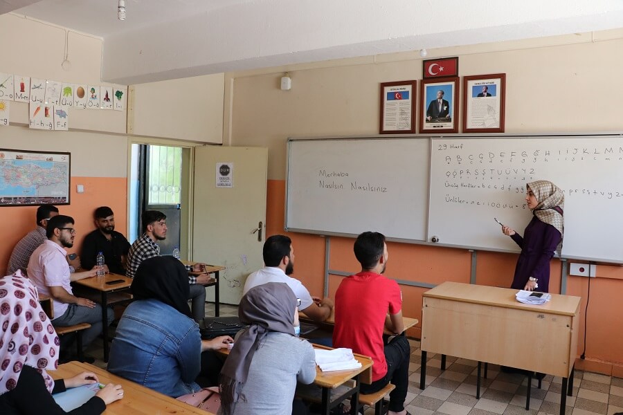 Geçici Koruma Kapsamındaki Suriyelilere Türkçe Dil Eğitim Programı Başlattık