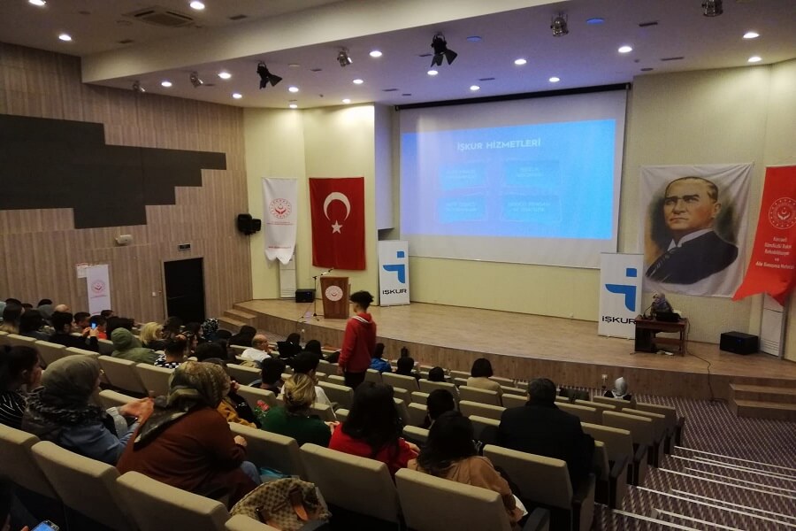 Kocaeli'de İş Arama Becerileri Semineri Verdik