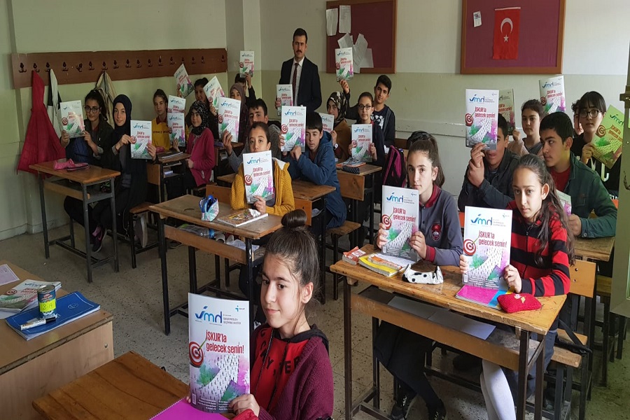 Erzurum'da Öğrencilere Meslek Seçiminin Önemi Hakkında Seminer Verdik haber kapak görseli