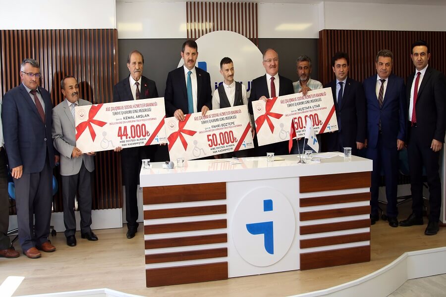 Sivas'ta Hibe Desteği Çeki Takdim Töreni Düzenlendi haber kapak görseli