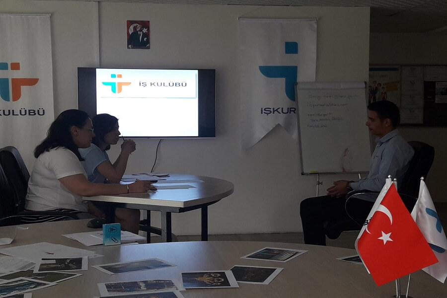 İzmir İş Kulübümüz Lise Öğrencilerine Eğitim Verdi haber kapak görseli