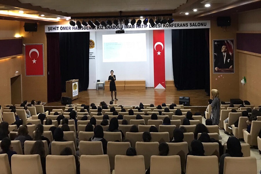 İstanbul'da Öğrencilere “Meslek Seçimi ve Önemi”  Semineri Verdik haberi vitrin görseli
