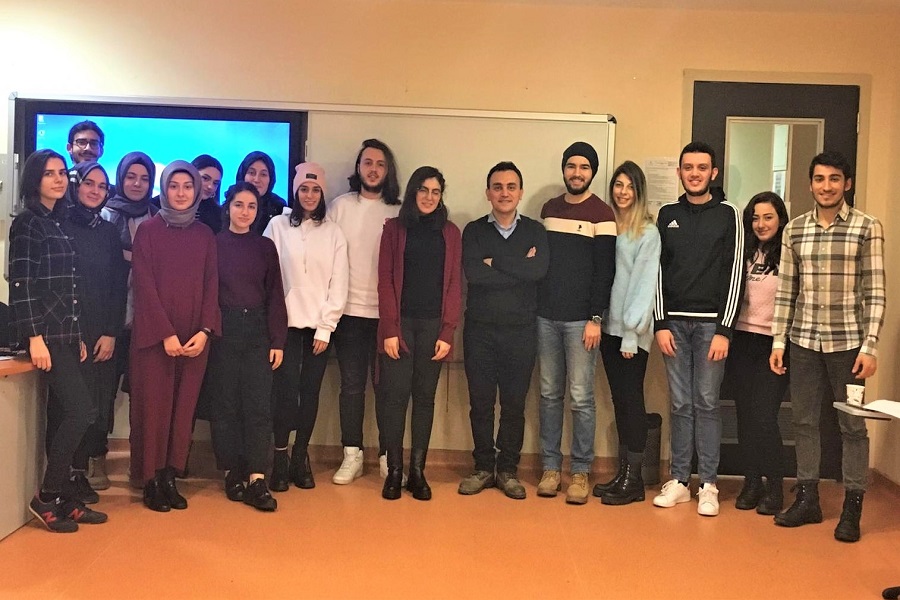 İstanbul'da İş Kulübü Eğitimleri İle Gençleri Geleceğe Hazırlıyoruz haber kapak görseli