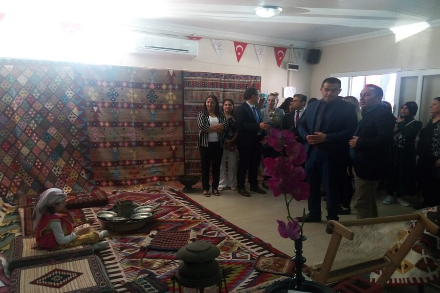 Çiğli Hizmet Merkezimizin Düzenlediği "Yöresel Kilim Kursu" Sergisi Açıldı haber kapak görseli