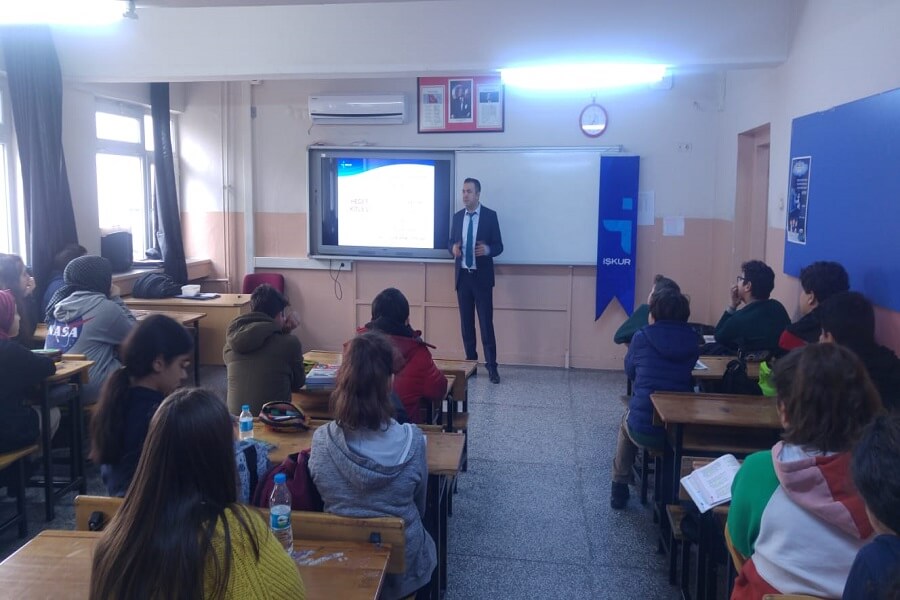 Manisa'da “Meslek Seçiminin Önemi” Seminerlerimiz Devam Ediyor