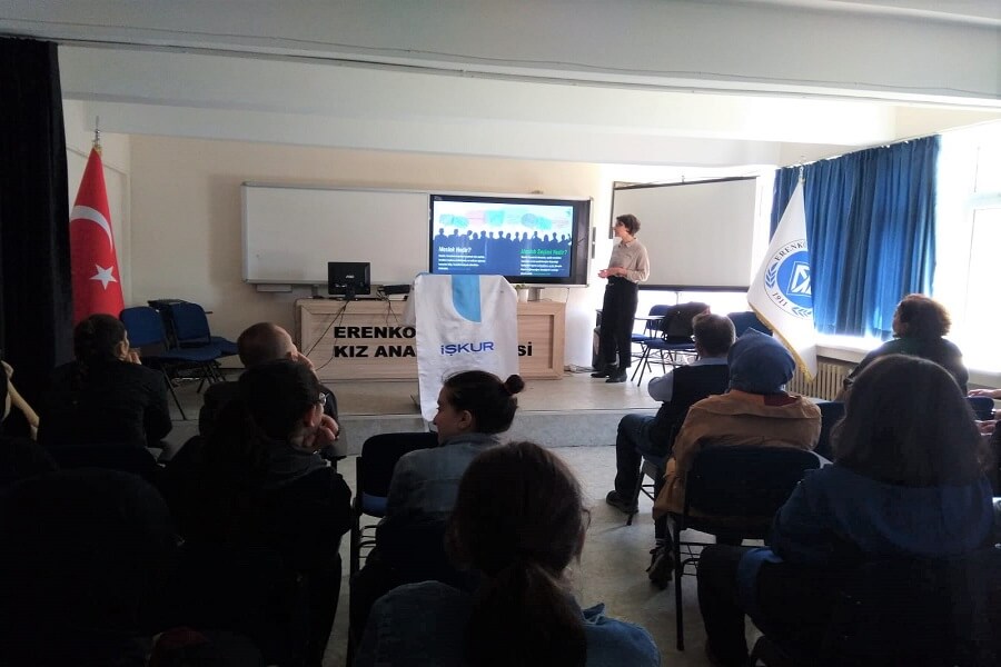 Kadıköy Hizmet Merkezimiz Öğrencilere Yönelik Sunum Gerçekleştirdi haber kapak görseli