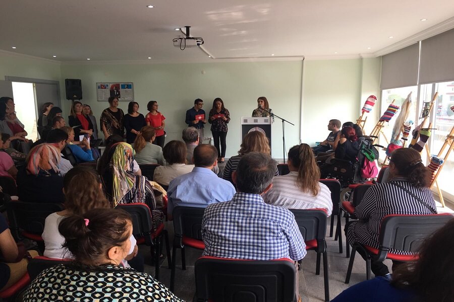 İzmir`de Kursiyerlere Sertifikalarını Verdik haber kapak görseli