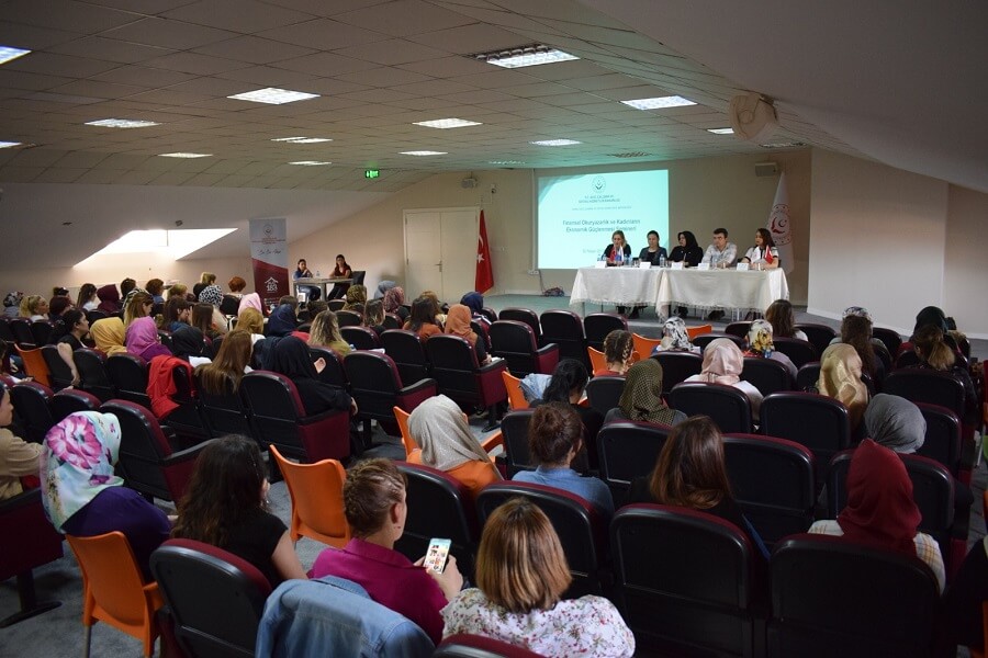 Denizli'de "Finansal Okuryazarlık ve Kadınların Ekonomik Güçlenmesi" Seminerine Katıldık haber kapak görseli
